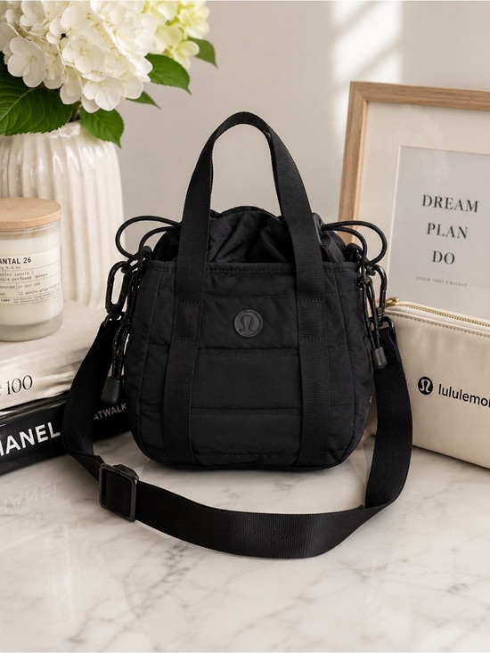 lululemon athletica Handbags - Rare 2019 Lululemon Dash All Day Bucket Bag 6.5L Black Crossbody Tote Like New
